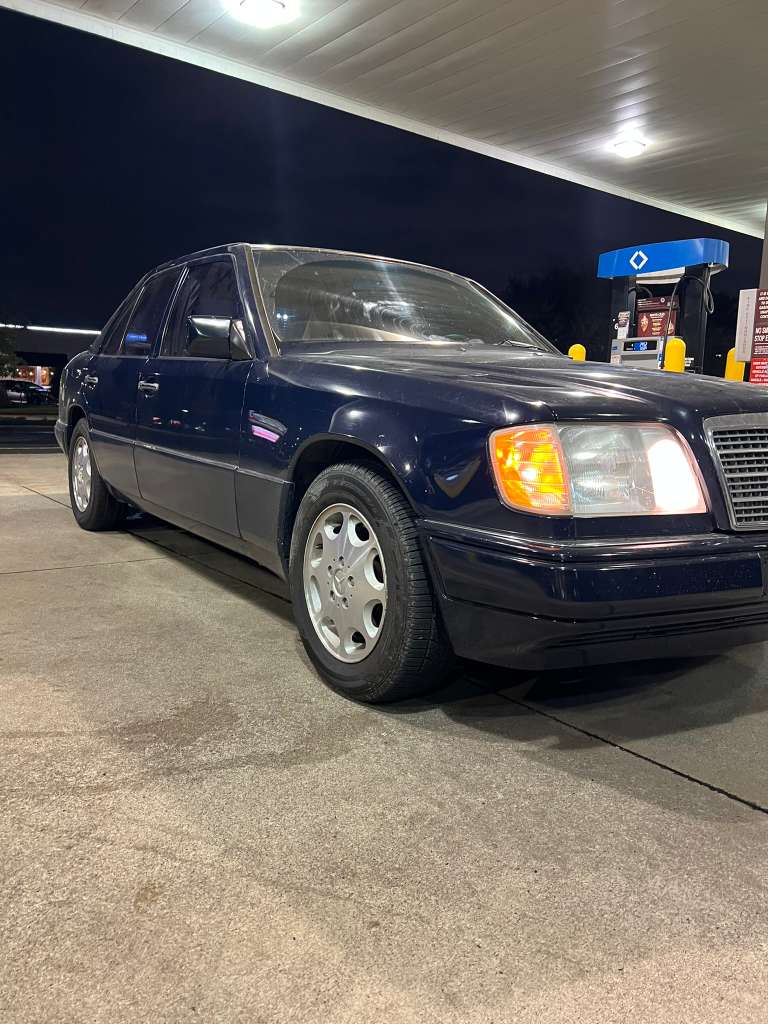1995 Mercedes-Benz E320 Sedan