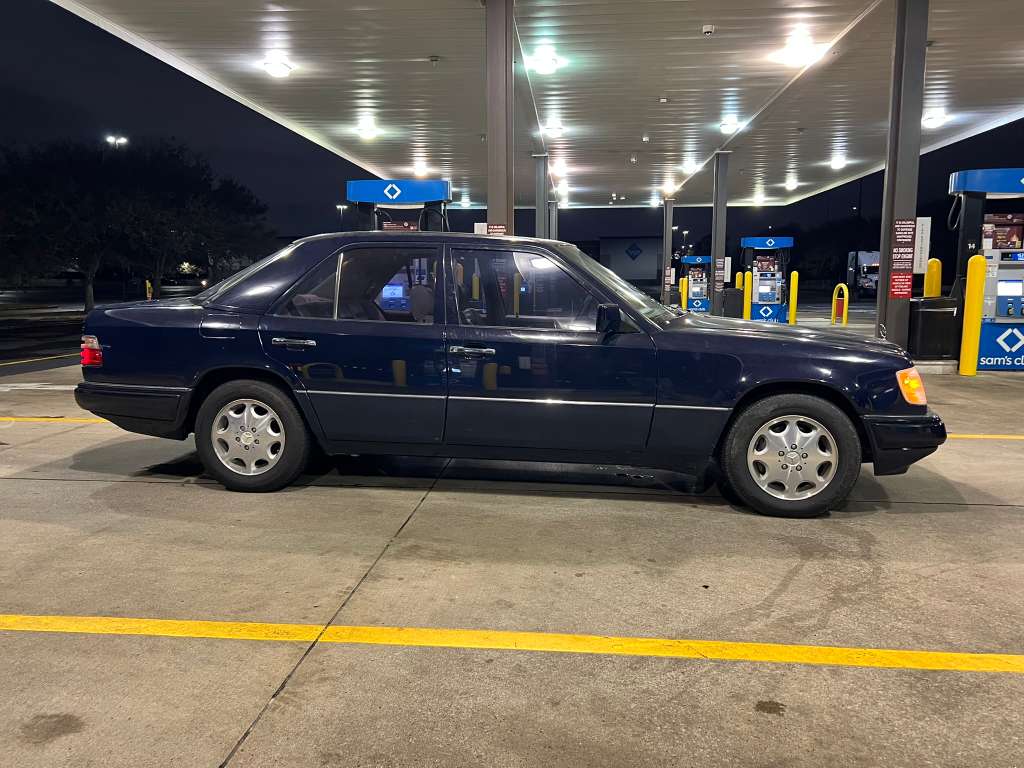 1995 Mercedes-Benz E320 Sedan