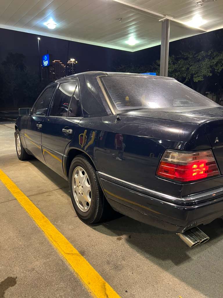 1995 Mercedes-Benz E320 Sedan