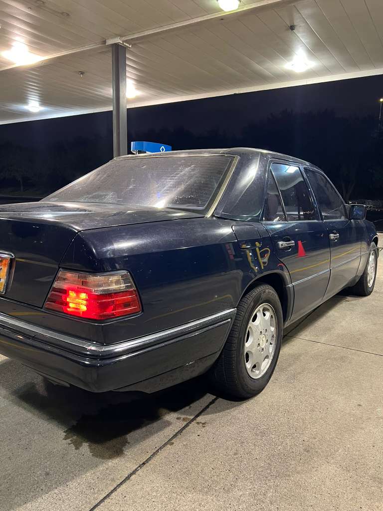 1995 Mercedes-Benz E320 Sedan