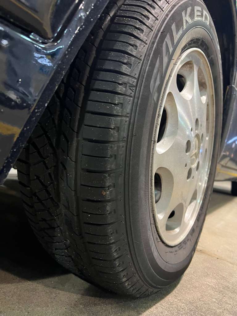 1995 Mercedes-Benz E320 Sedan